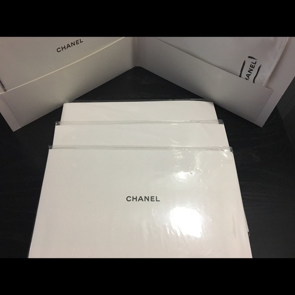 Chanel bag cleaning cloth and care instructions - Picture 4 of 6